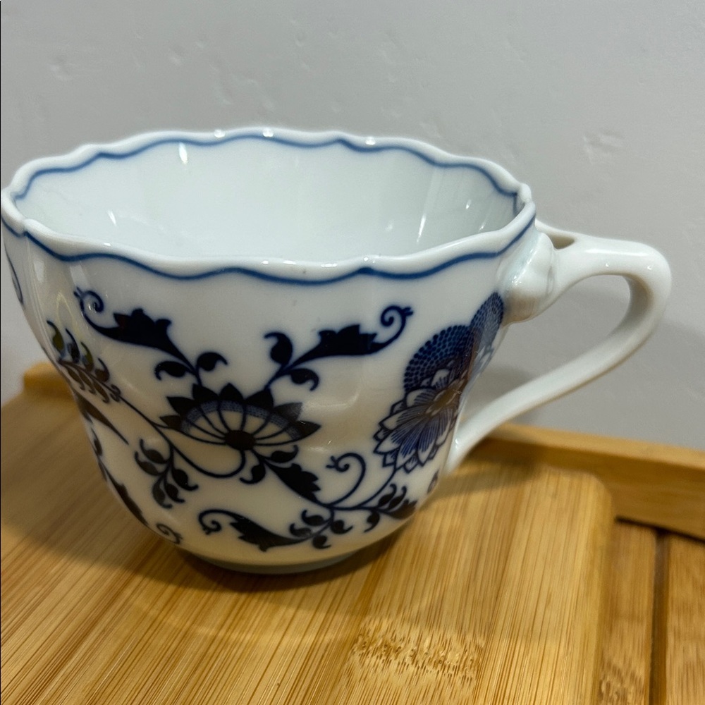 Blue Danube, Teacup and Saucer Set - Classic Floral Design - Picture 11 of 12